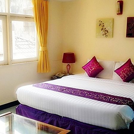 Sawasdee Sukhumvit Inn Banguecoque Exterior foto