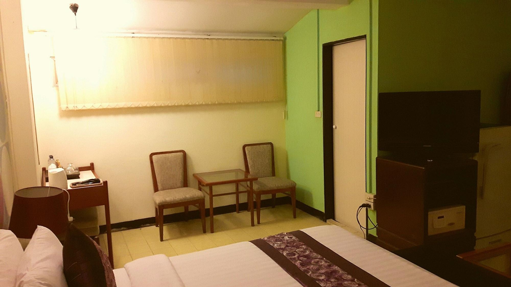 Sawasdee Sukhumvit Inn Banguecoque Exterior foto
